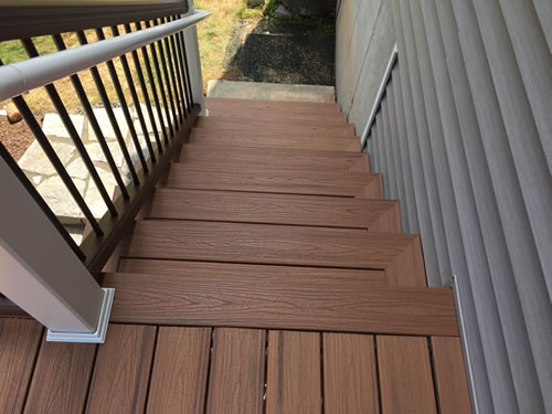 photo of trex decking stairs and railings
