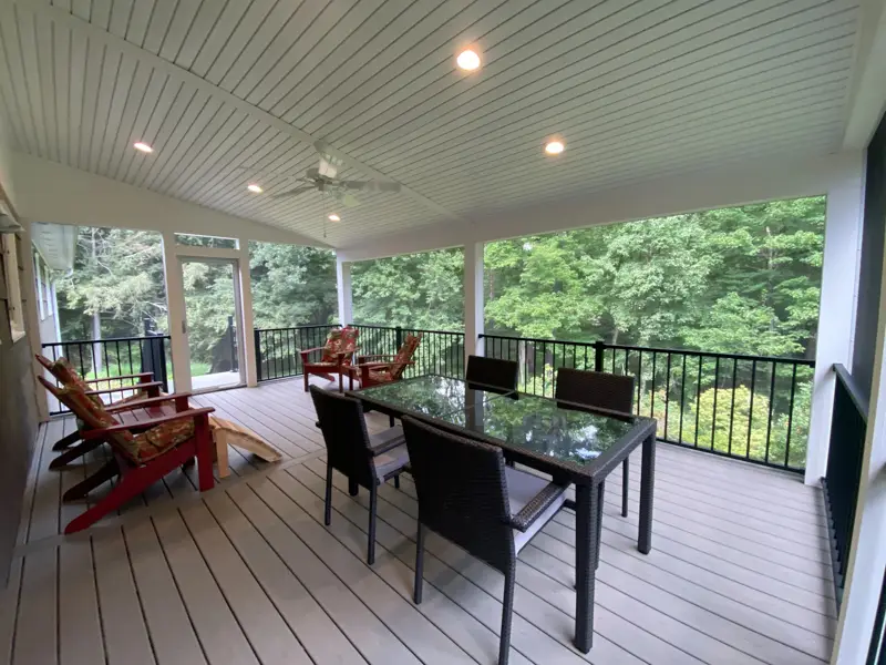 Deck/Screen Porch With a Shed Style Roof