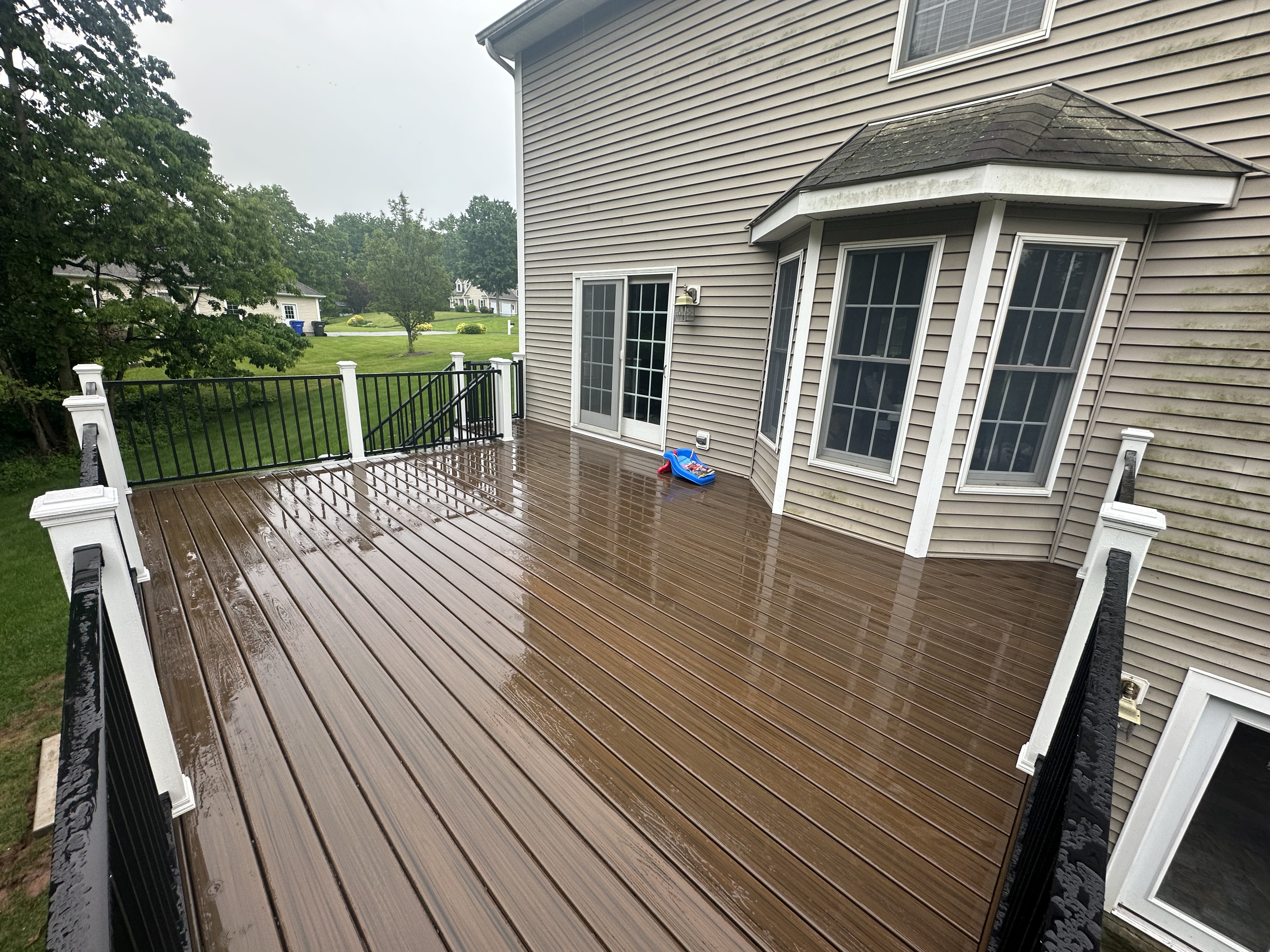Ellington, CT–Trex® Spiced Rum Deck with Black Aluminum Railings