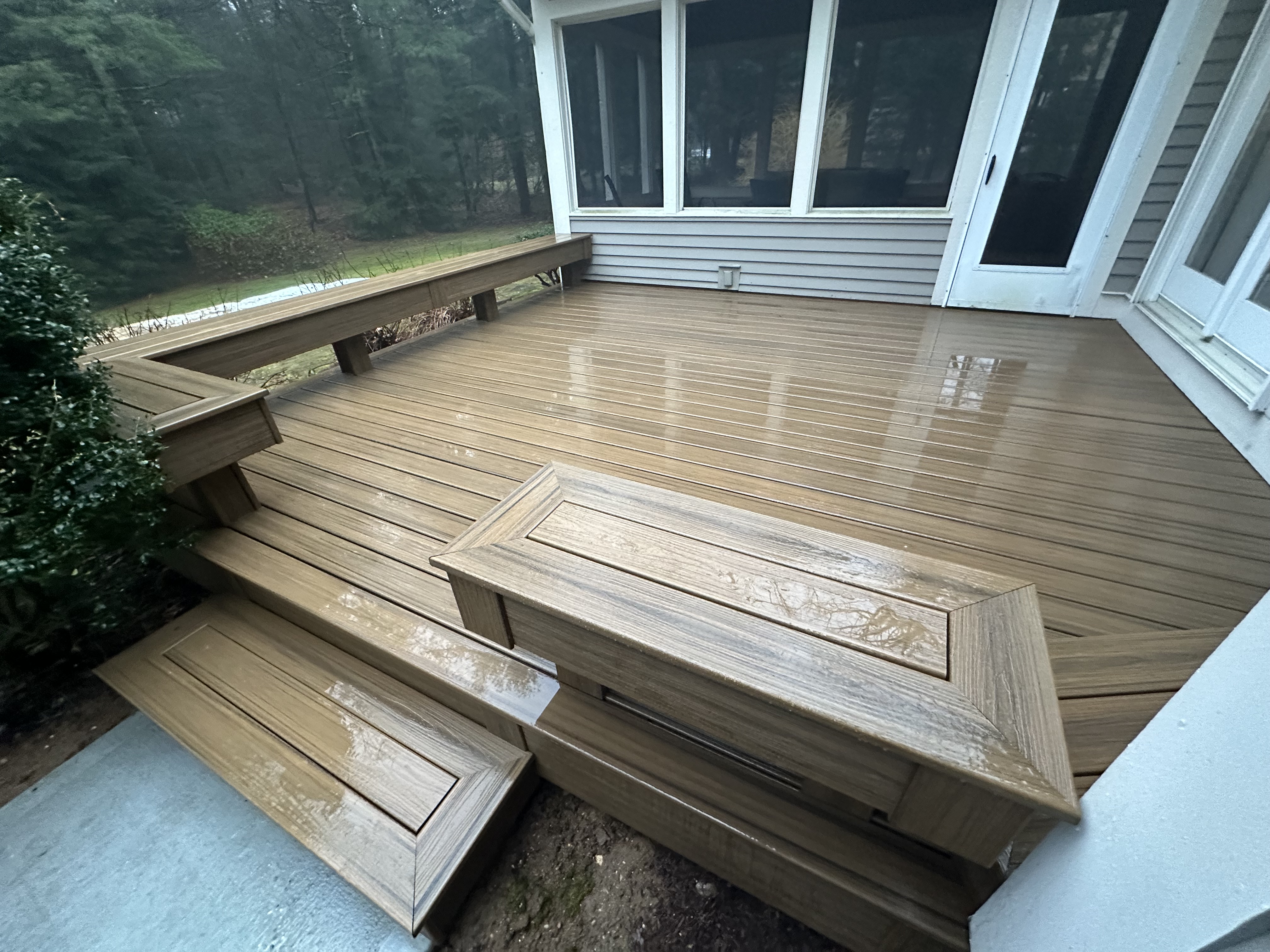 Trex® Havana Gold Deck with Custom Benches – Simsbury, CT